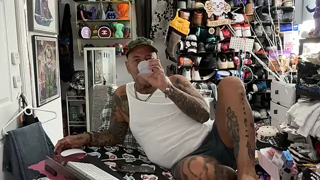 joeytatts66 online show from March 25, 2026, 3:17 am