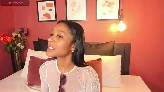 natali henao online show from October 31, 2025, 9:43 pm