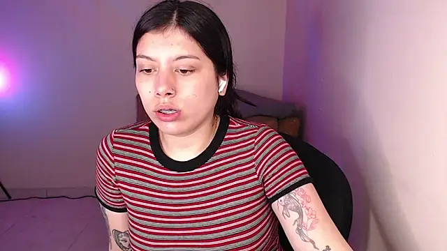 Snapshot of iam_emy chatting on February 4, 2026, 4:07 am iam emy online show from February 4, 2026, 4:07 am