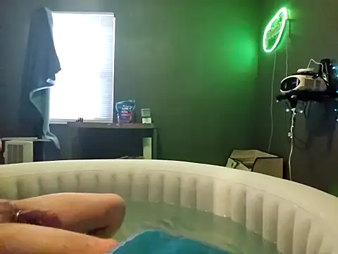 Spunwhiteboy1992 online show from December 16, 2025, 8:46 pm