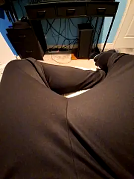 Snapshot of Scotland_100 chatting on November 23, 2025, 9:03 pm Scotland 100 online show from November 23, 2025, 9:03 pm