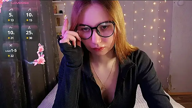 Snapshot of Miya_Mark chatting on February 14, 2025, 2:33 pm Miya Mark online show from February 14, 2025, 2:33 pm