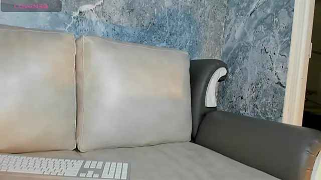 Belliinda 21 online show from April 12, 2026, 7:06 pm