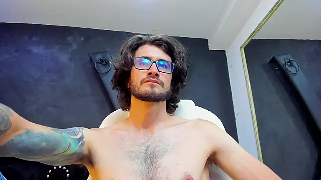 Loggan donnelly online show from March 22, 2025, 11:31 pm