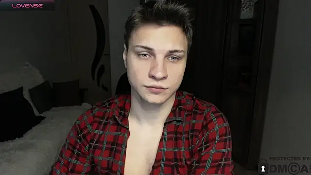 handsome guy01 online show from November 24, 2025, 9:37 pm