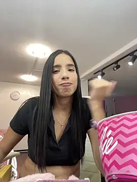 Snapshot of Praga_Pink chatting on April 14, 2026, 6:29 am Praga Pink online show from April 14, 2026, 6:29 am