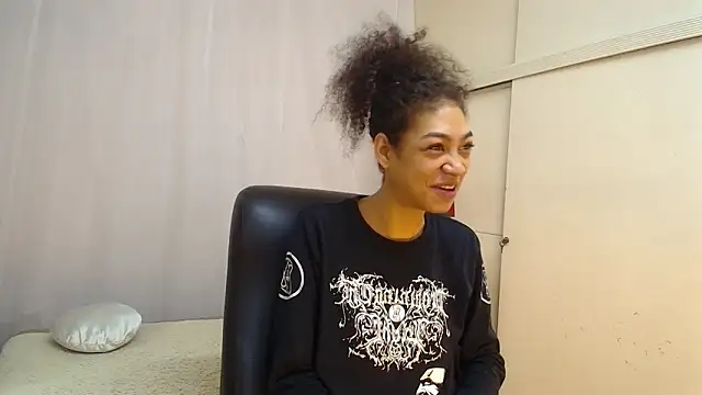 Snapshot of Aurora_ath chatting on February 4, 2026, 8:42 am Aurora ath online show from February 4, 2026, 8:42 am