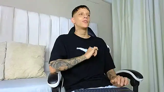 Snapshot of Adam_hard_ chatting on September 23, 2025, 8:16 pm Adam hard  online show from September 23, 2025, 8:16 pm