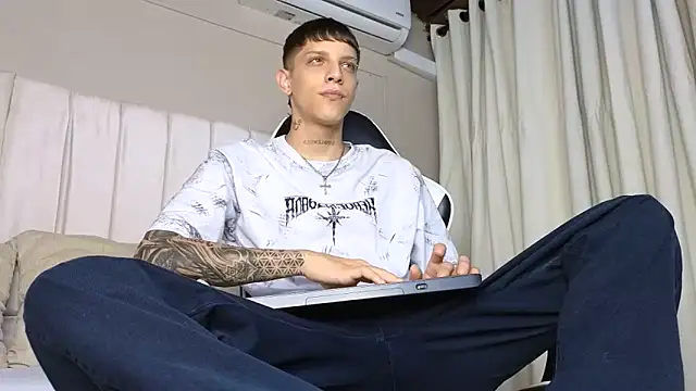 Snapshot of Adam_hard_ chatting on September 11, 2025, 8:20 pm Adam hard  online show from September 11, 2025, 8:20 pm