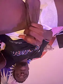 Snapshot of poloG023 chatting on November 22, 2025, 3:22 pm poloG023 online show from November 22, 2025, 3:22 pm