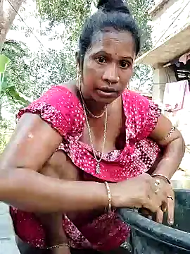 Snapshot of Hotty-dola chatting on February 15, 2025, 4:47 am Hotty-dola online show from February 15, 2025, 4:47 am