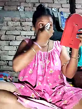 Snapshot of Hotty-dola chatting on September 18, 2025, 7:28 pm Hotty-dola online show from September 18, 2025, 7:28 pm