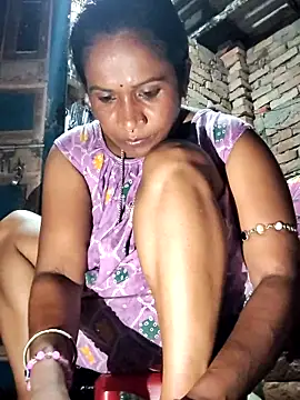 Snapshot of Hotty-dola chatting on September 24, 2025, 5:41 pm Hotty-dola online show from September 24, 2025, 5:41 pm