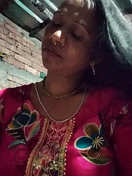 Snapshot of Hotty-dola chatting on September 19, 2025, 4:22 pm Hotty-dola online show from September 19, 2025, 4:22 pm