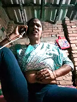 Snapshot of Hotty-dola chatting on March 5, 2025, 4:24 pm Hotty-dola online show from March 5, 2025, 4:24 pm