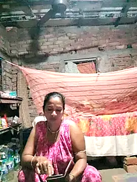 Snapshot of Hotty-dola chatting on March 6, 2025, 7:10 pm Hotty-dola online show from March 6, 2025, 7:10 pm