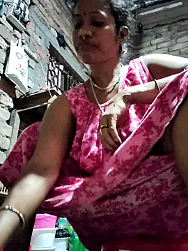Snapshot of Hotty-dola chatting on March 12, 2025, 7:58 pm Hotty-dola online show from March 12, 2025, 7:58 pm