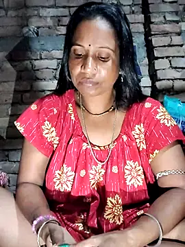 Snapshot of Hotty-dola chatting on October 5, 2025, 7:04 pm Hotty-dola online show from October 5, 2025, 7:04 pm