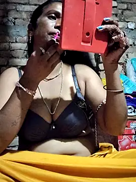 Snapshot of Hotty-dola chatting on September 28, 2025, 4:14 pm Hotty-dola online show from September 28, 2025, 4:14 pm
