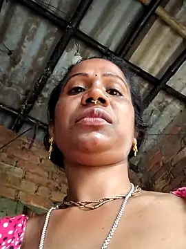 Snapshot of Hotty-dola chatting on February 25, 2025, 3:52 am Hotty-dola online show from February 25, 2025, 3:52 am