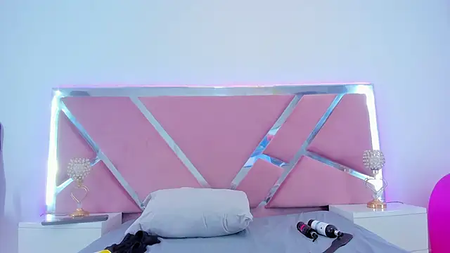 Tiffanymiller00 online show from December 16, 2024, 1:00 pm