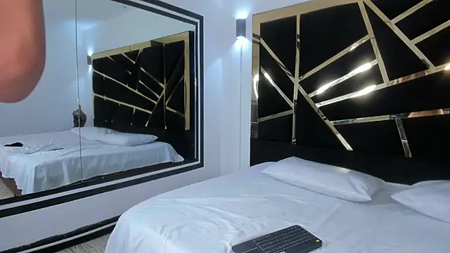 Snapshot of Chloee_evaans chatting on December 5, 2024, 4:06 pm Chloee evaans online show from December 5, 2024, 4:06 pm