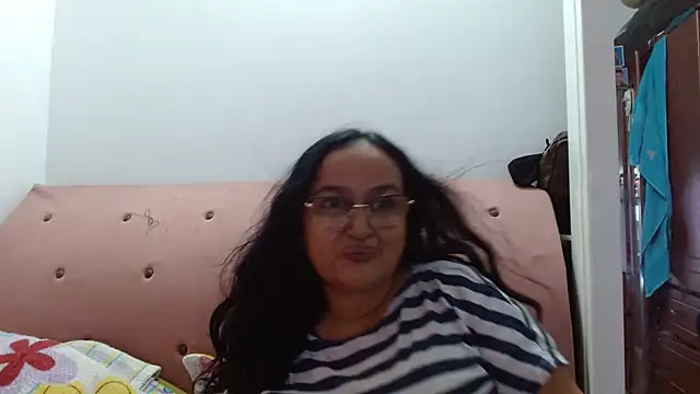 Snapshot of GiaNahomi chatting on February 14, 2025, 8:05 pm GiaNahomi online show from February 14, 2025, 8:05 pm