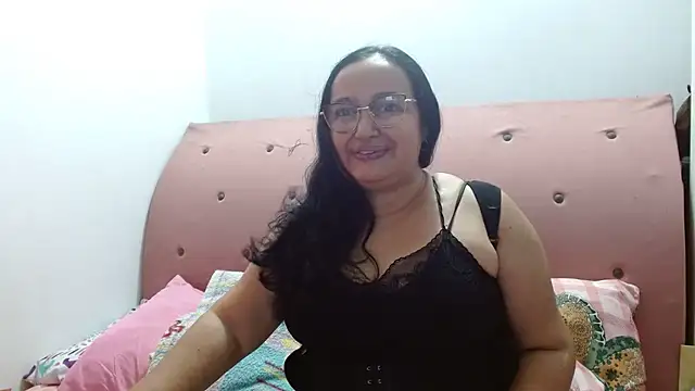 Snapshot of GiaNahomi chatting on February 23, 2025, 10:53 pm GiaNahomi online show from February 23, 2025, 10:53 pm