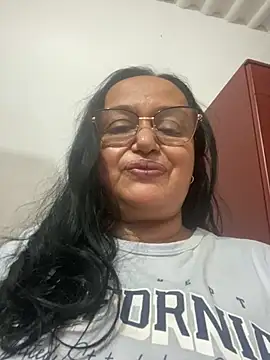 Snapshot of GiaNahomi chatting on February 6, 2025, 3:06 am GiaNahomi online show from February 6, 2025, 3:06 am