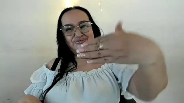 Snapshot of GiaNahomi chatting on January 26, 2025, 2:35 am GiaNahomi online show from January 26, 2025, 2:35 am