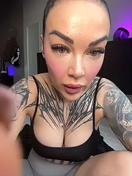 Snapshot of PalinaPr chatting on November 10, 2025, 11:15 am PalinaPr online show from November 10, 2025, 11:15 am