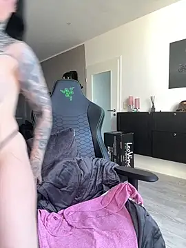 Snapshot of PalinaPr chatting on October 19, 2025, 11:02 am PalinaPr online show from October 19, 2025, 11:02 am