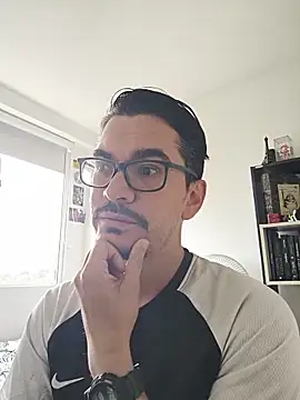 Snapshot of Cam_Sorrento chatting on April 17, 2026, 2:09 pm Cam Sorrento online show from April 17, 2026, 2:09 pm
