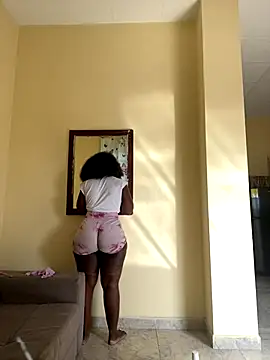 Snapshot of zahhysims chatting on October 31, 2025, 8:16 pm zahhysims online show from October 31, 2025, 8:16 pm