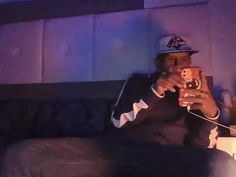 oiram27 online show from December 3, 2025, 5:19 am