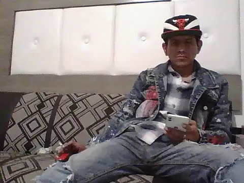 oiram27 online show from November 6, 2025, 4:11 pm