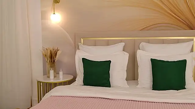 Snapshot of milaleoneli chatting on March 5, 2026, 4:36 pm milaleoneli online show from March 5, 2026, 4:36 pm