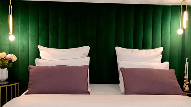 Snapshot of milaleoneli chatting on April 15, 2026, 2:43 pm milaleoneli online show from April 15, 2026, 2:43 pm