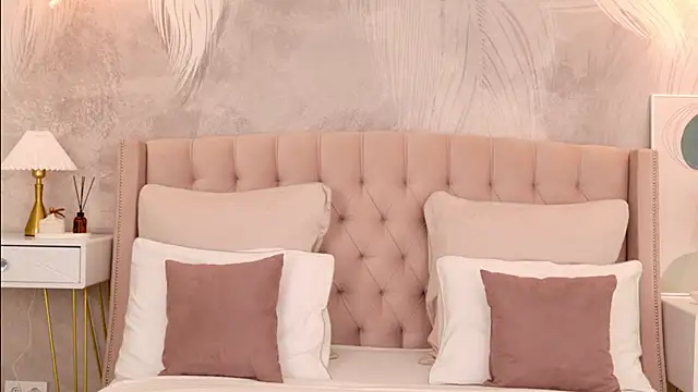 Snapshot of milaleoneli chatting on March 24, 2026, 2:28 pm milaleoneli online show from March 24, 2026, 2:28 pm