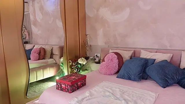 Snapshot of JullyBlair chatting on October 15, 2025, 4:44 am JullyBlair online show from October 15, 2025, 4:44 am