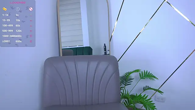 Snapshot of b3llaspringg chatting on October 20, 2025, 11:27 pm b3llaspringg online show from October 20, 2025, 11:27 pm