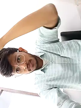 Snapshot of skinnyyyyyyyyy chatting on February 5, 2025, 7:50 am skinnyyyyyyyyy online show from February 5, 2025, 7:50 am