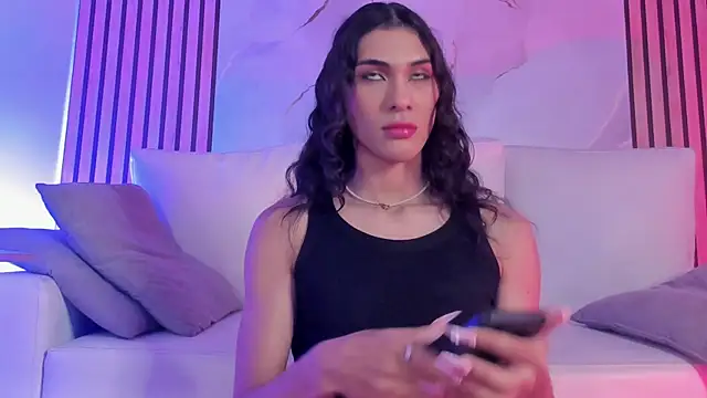 MiaCavallii  online show from September 27, 2025, 3:56 am