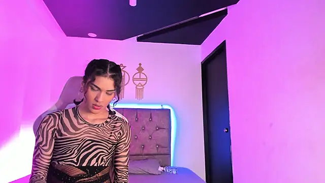 MiaCavallii  online show from March 22, 2025, 2:59 am