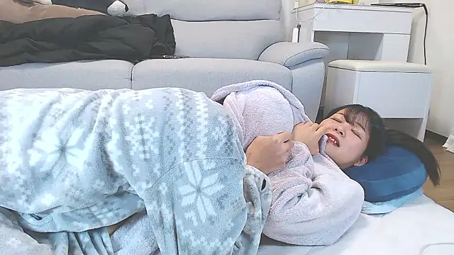 nmnk CH online show from October 24, 2025, 12:31 am