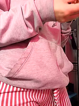 Hanna Kinsley online show from November 6, 2025, 3:27 pm