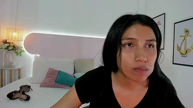 Snapshot of naomiii__ chatting on October 2, 2025, 11:46 am naomiii online show from October 2, 2025, 11:46 am