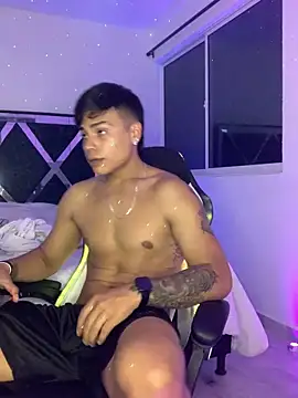 Snapshot of SantiagoReyesFtt chatting on December 7, 2024, 7:21 am SantiagoReyesFtt online show from December 7, 2024, 7:21 am