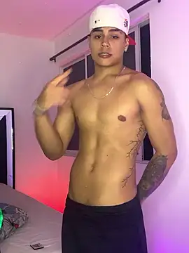 Snapshot of SantiagoReyesFtt chatting on December 7, 2024, 4:15 am SantiagoReyesFtt online show from December 7, 2024, 4:15 am