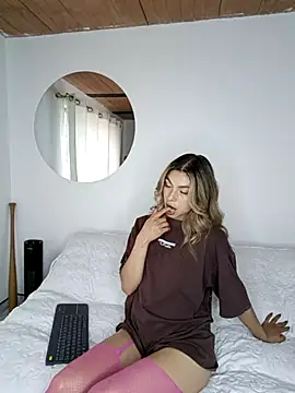 Snapshot of Karolgood3 chatting on December 5, 2025, 6:50 pm Karolgood3 online show from December 5, 2025, 6:50 pm